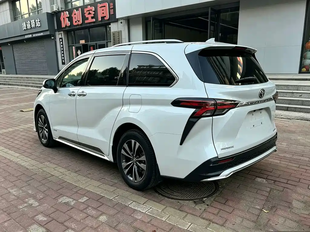Toyota Granvia — миниатюра 5