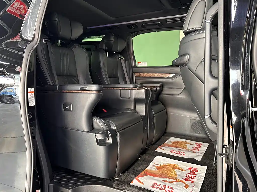 Toyota Vellfire — миниатюра 7