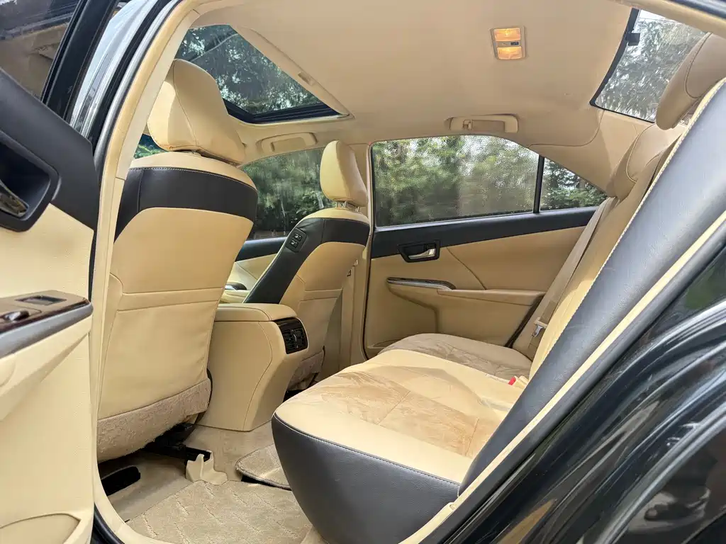 Toyota Camry — миниатюра 12