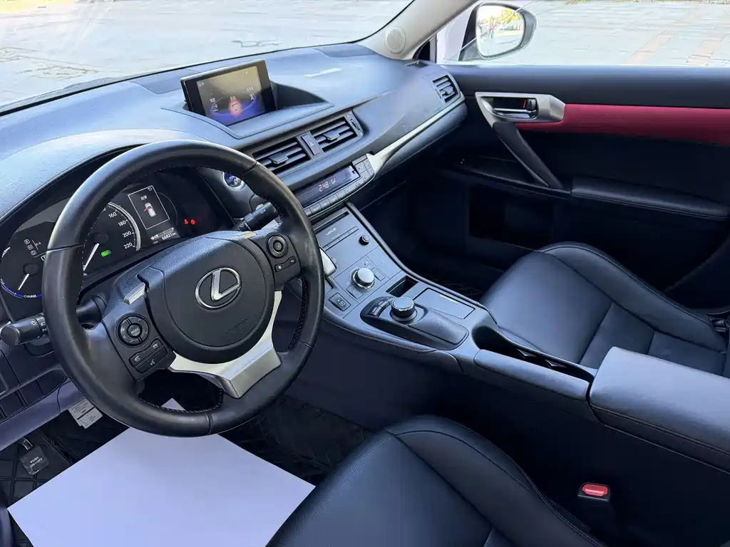 Lexus CT — миниатюра 5