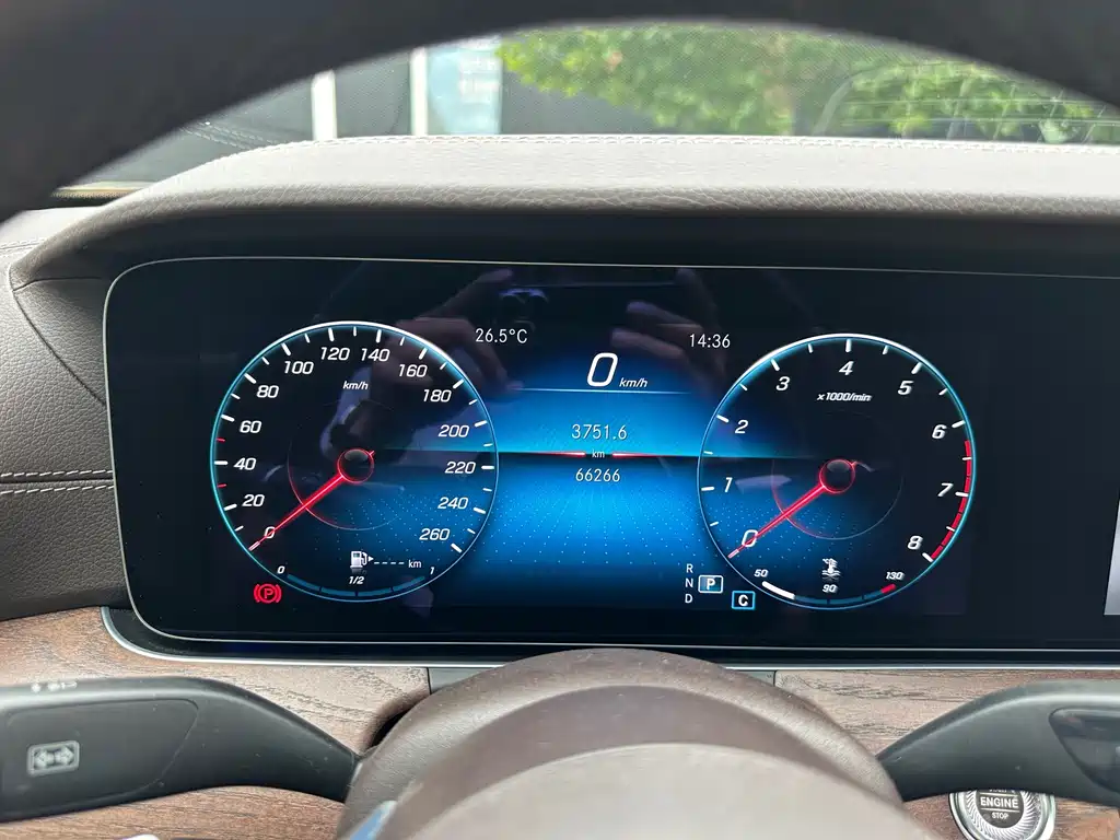 Mercedes-Benz E-Class — миниатюра 15