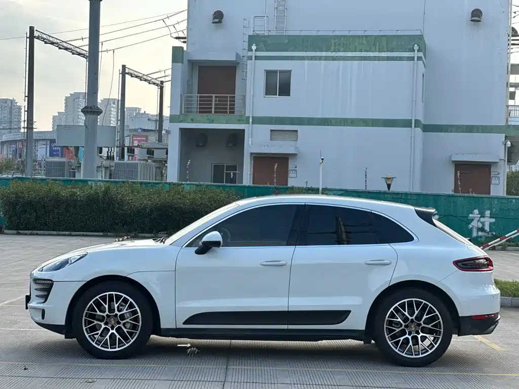 Porsche Macan — миниатюра 10
