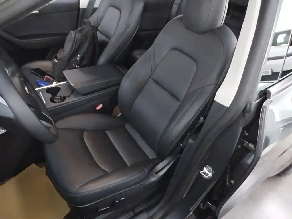 Tesla Model Y — миниатюра 15