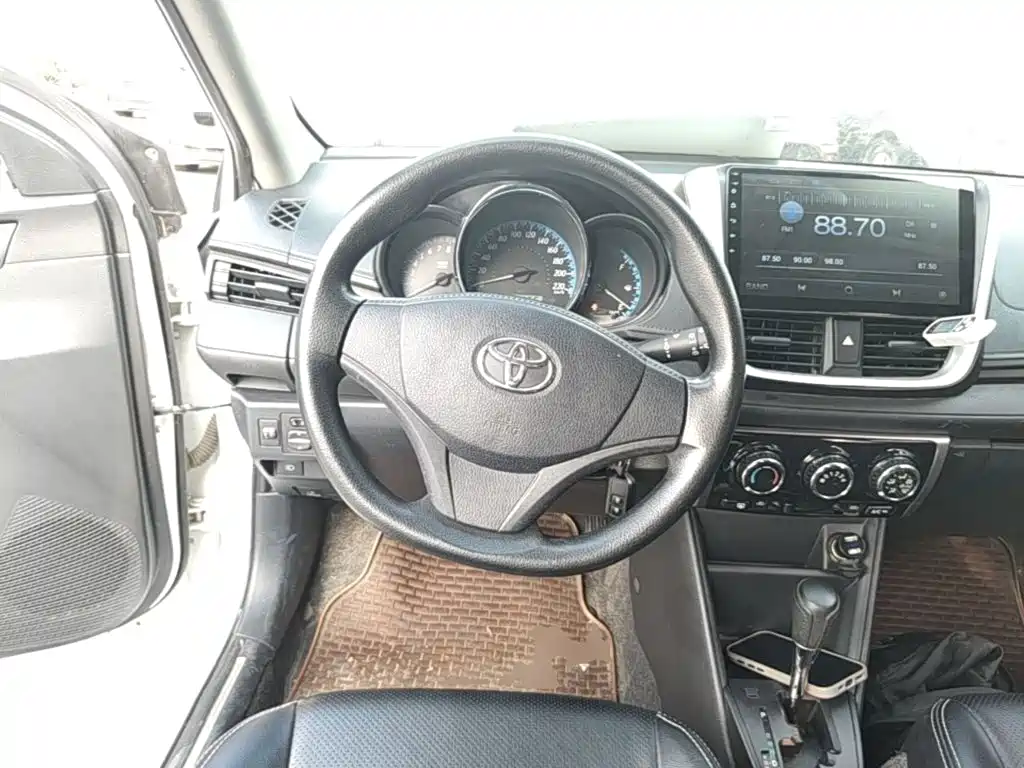 Toyota Yaris L — миниатюра 11