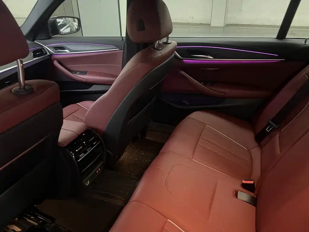 BMW 5 Series — миниатюра 8