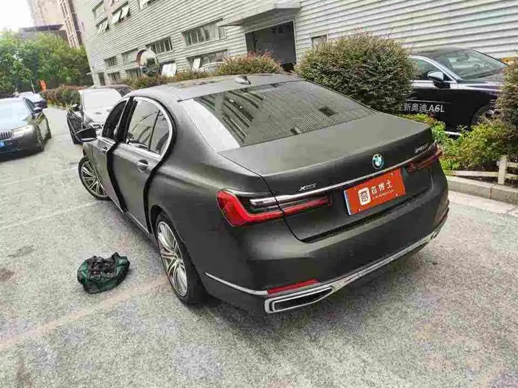 BMW 7 Series — миниатюра 7