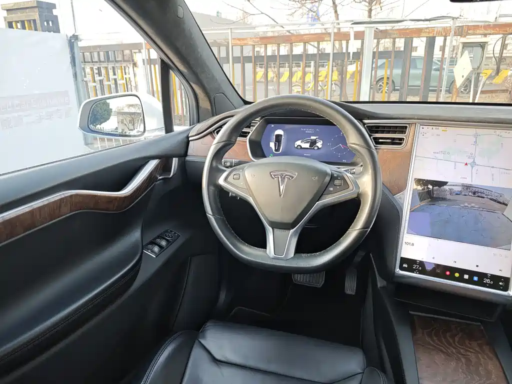 TESLA MODEL X