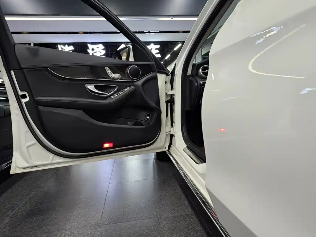 Mercedes-Benz C-Class — миниатюра 5
