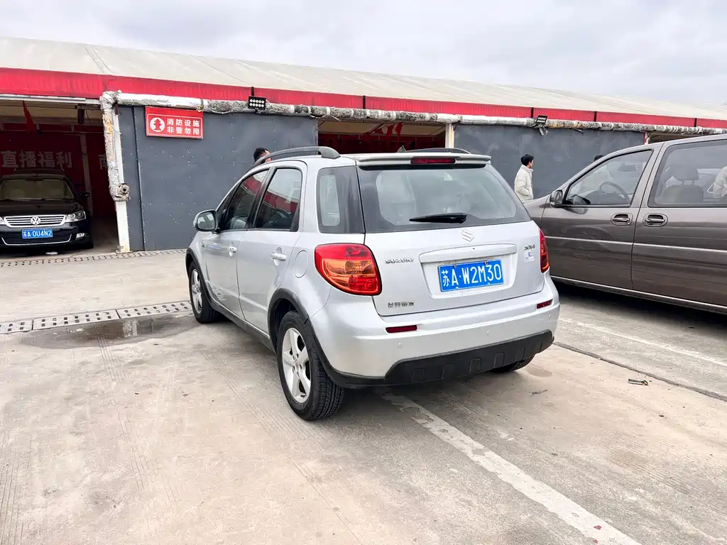 Suzuki SX4 Hatchback 1.6L Auto Champion Limited Edition, фото 27