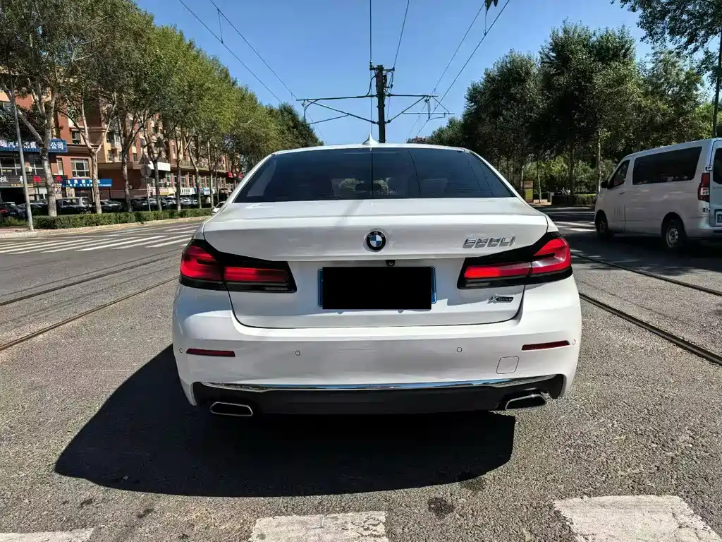 BMW 5 Series — миниатюра 8