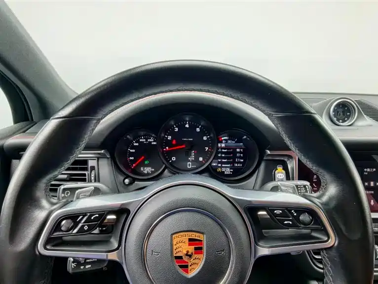 Porsche Macan — миниатюра 11