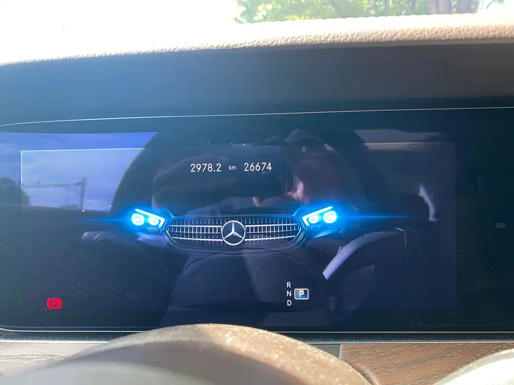 Mercedes-Benz E-Class — миниатюра 10