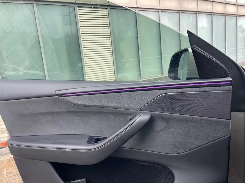 Tesla Model Y L — миниатюра 16
