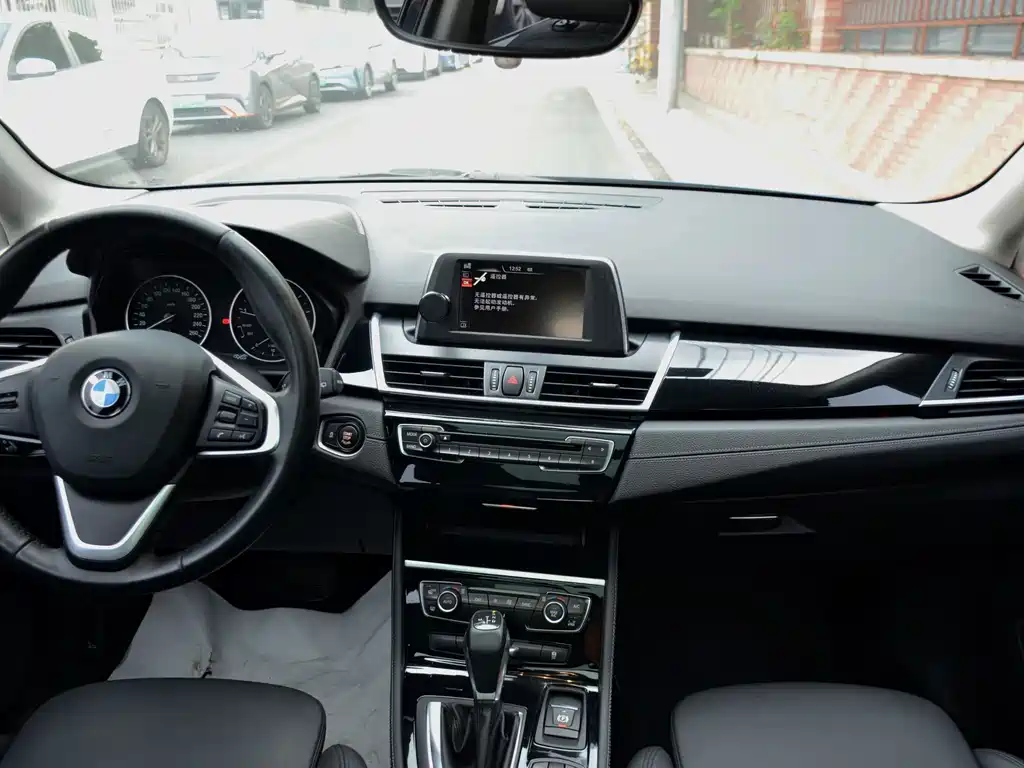 BMW 2 Series Active Tourer (Import) — миниатюра 16