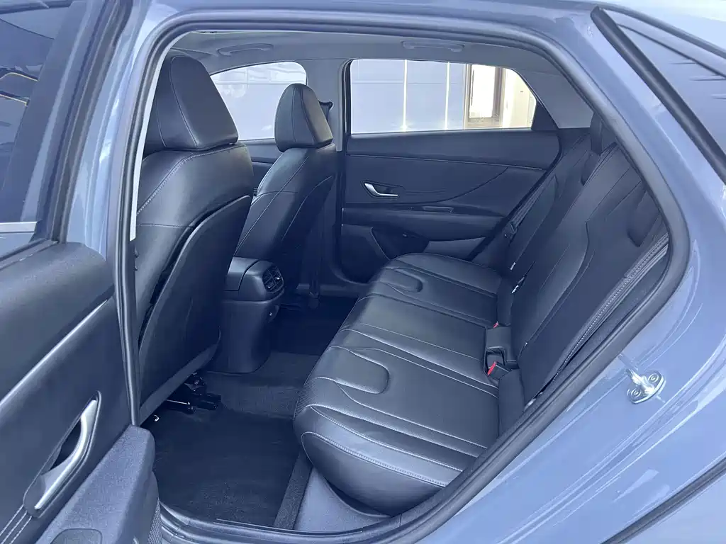 Hyundai Elantra — миниатюра 13