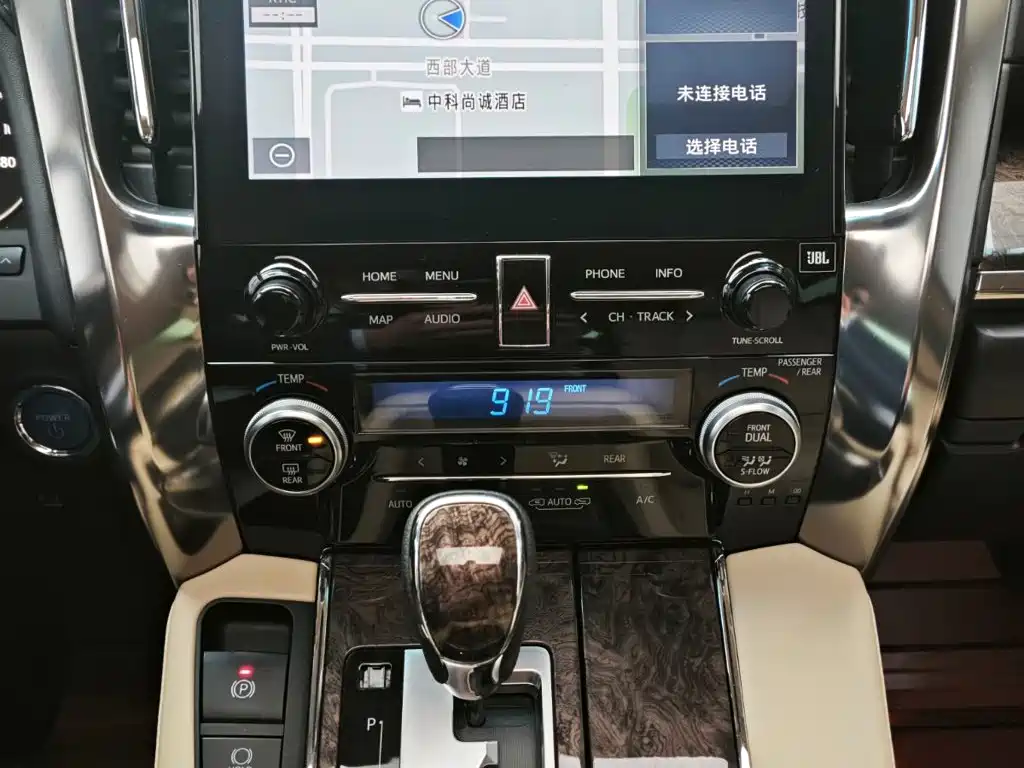 Toyota Vellfire — миниатюра 8