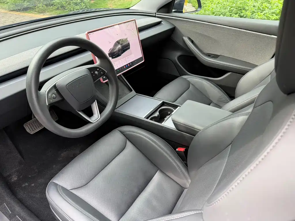 Tesla Model 3 — миниатюра 8