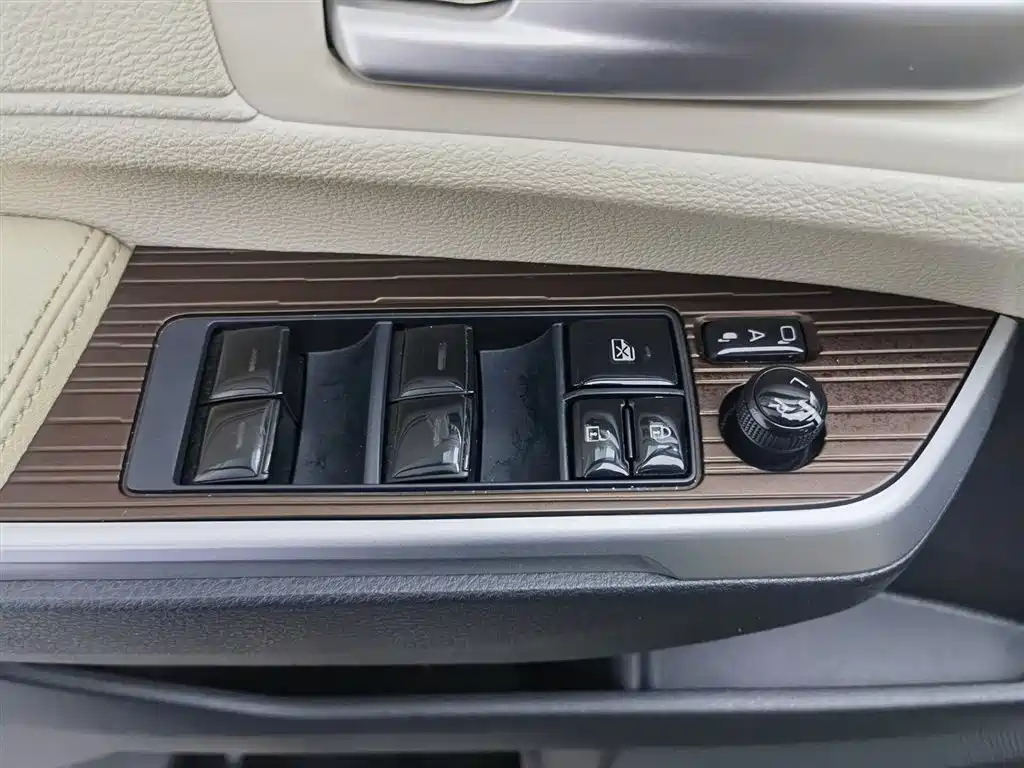 Toyota Granvia 2022 2.5L Luxury