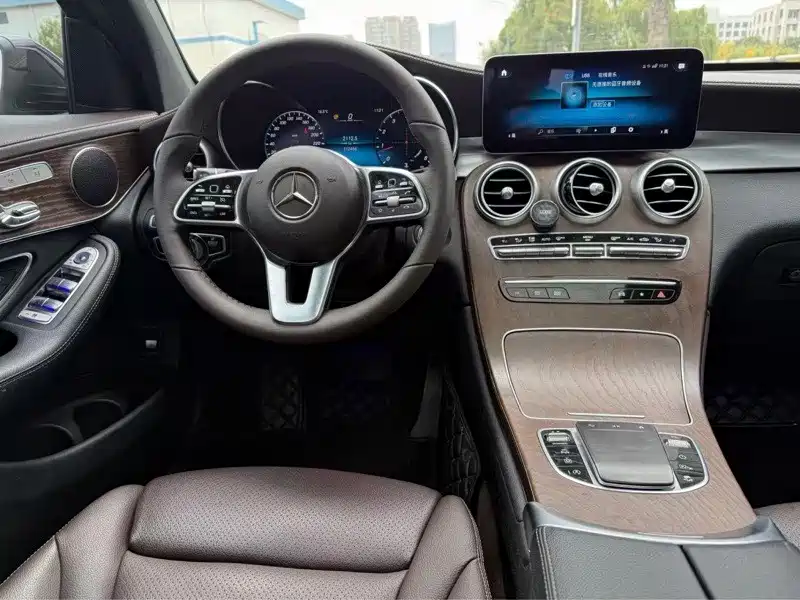 MERCEDES-BENZ GLC