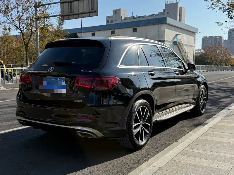 MERCEDES-BENZ GLC