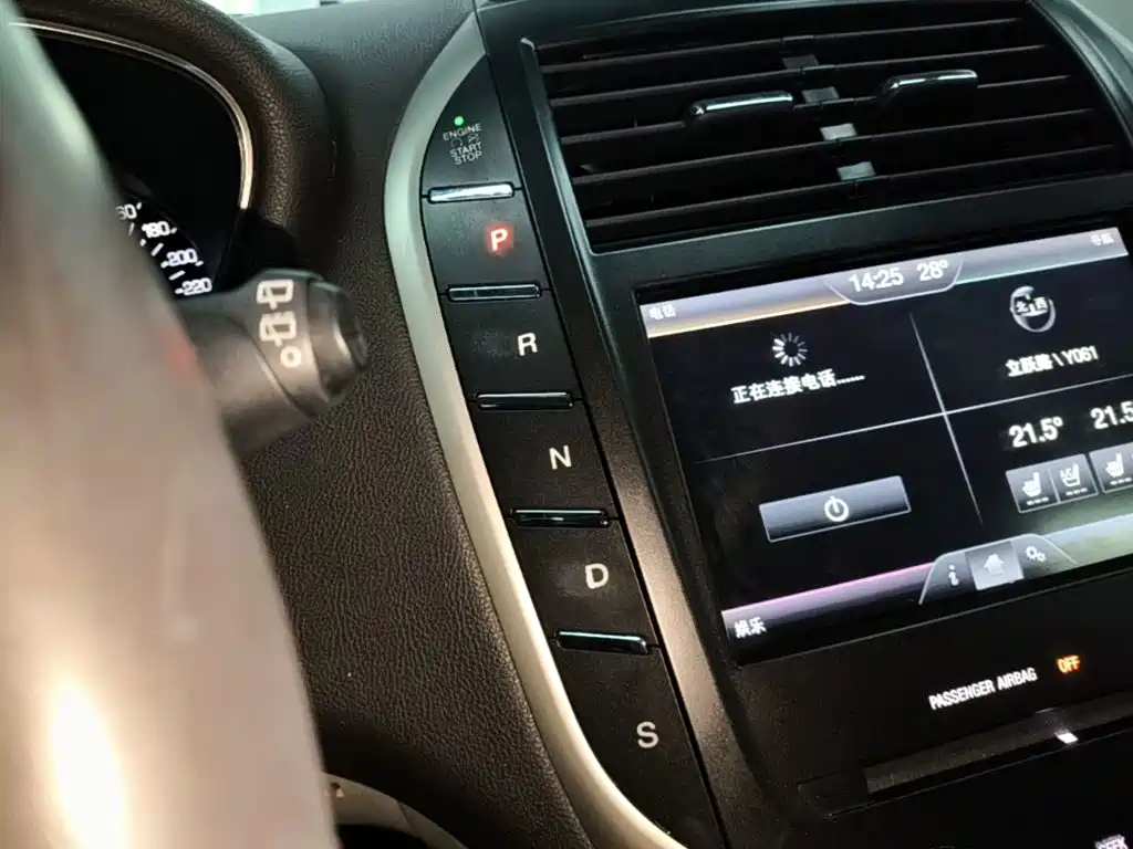 Lincoln MKC — миниатюра 14