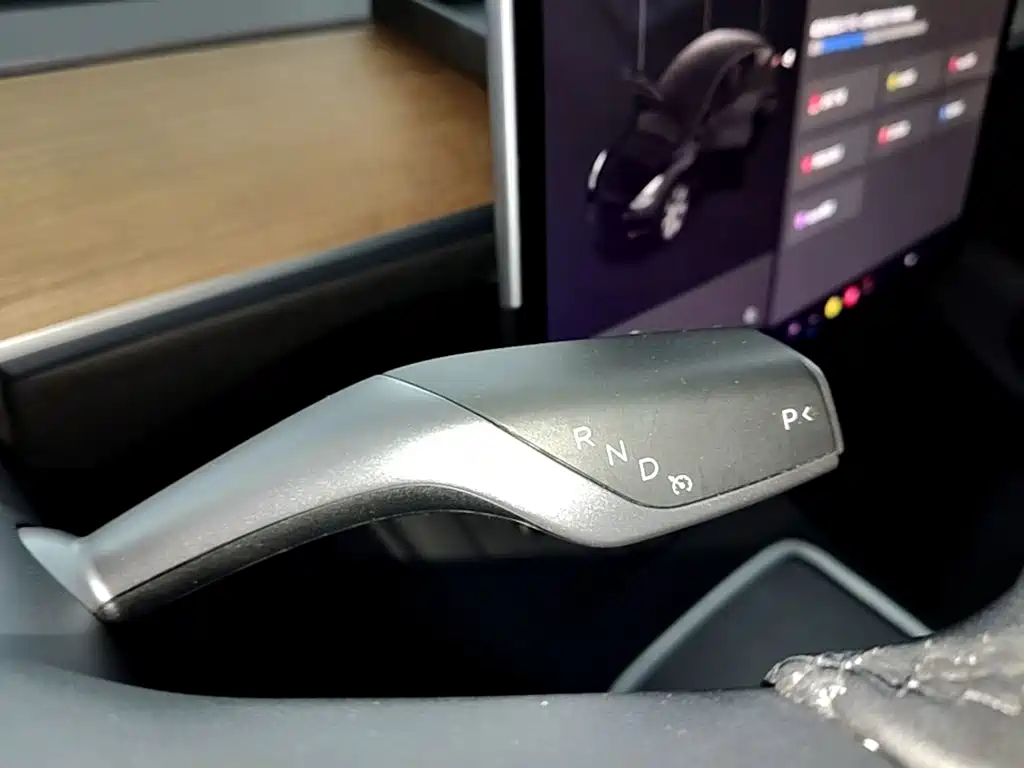 Tesla Model Y — миниатюра 14