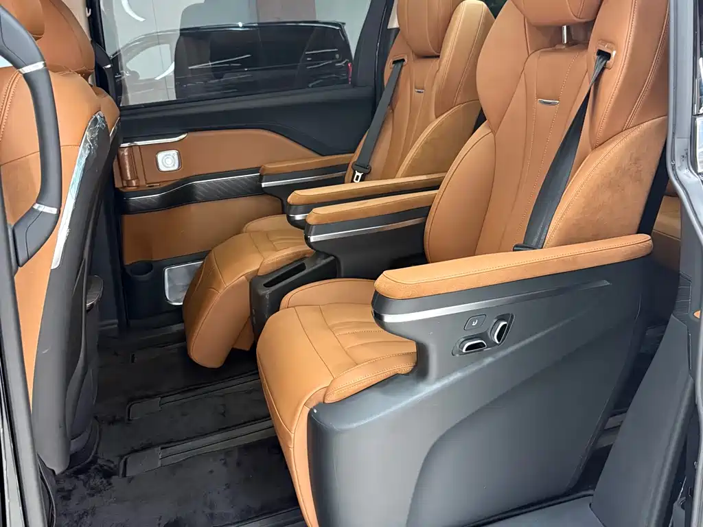 Hongqi HQ9 PHEV 2024 2.0T