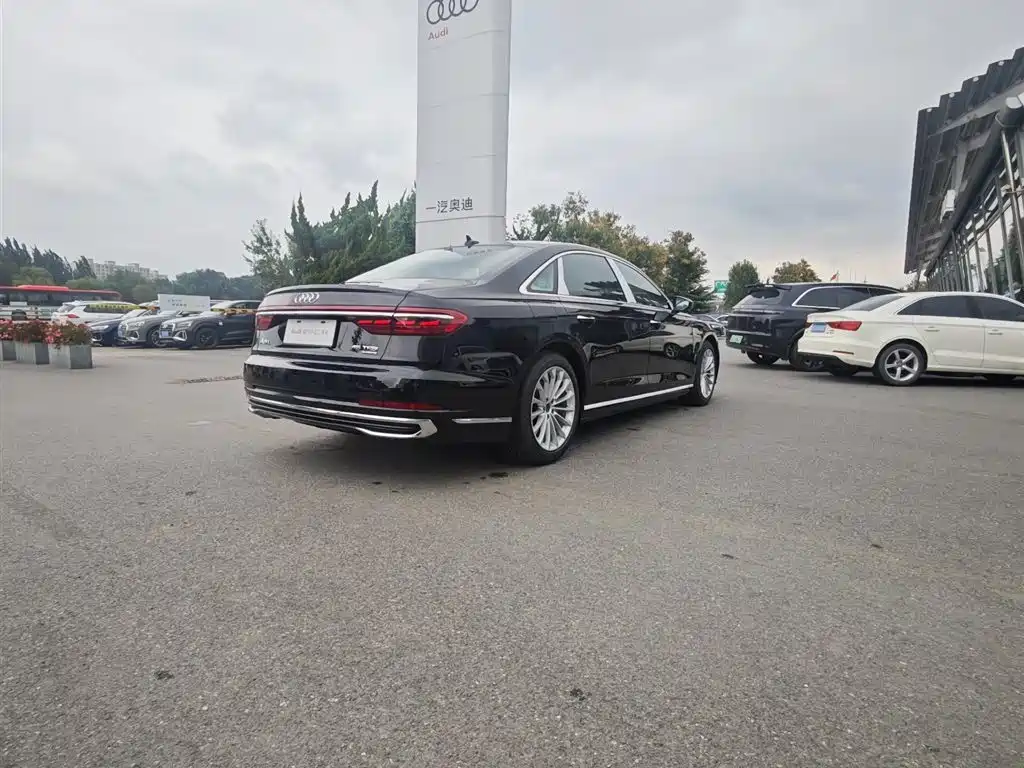 AUDI A8