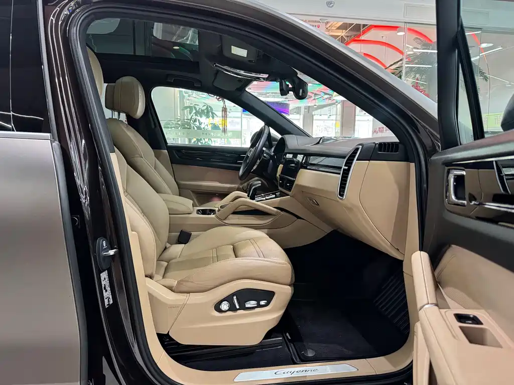 Porsche Cayenne — миниатюра 7