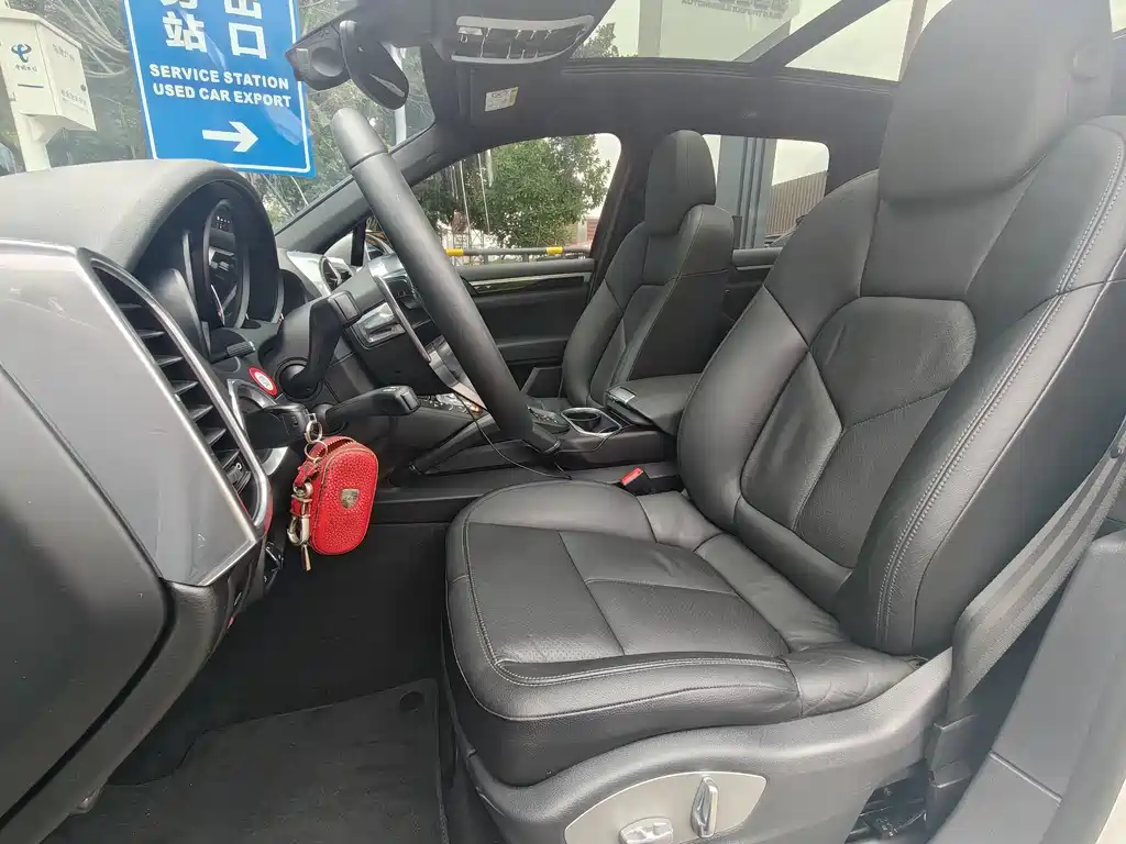 Porsche Cayenne — миниатюра 5