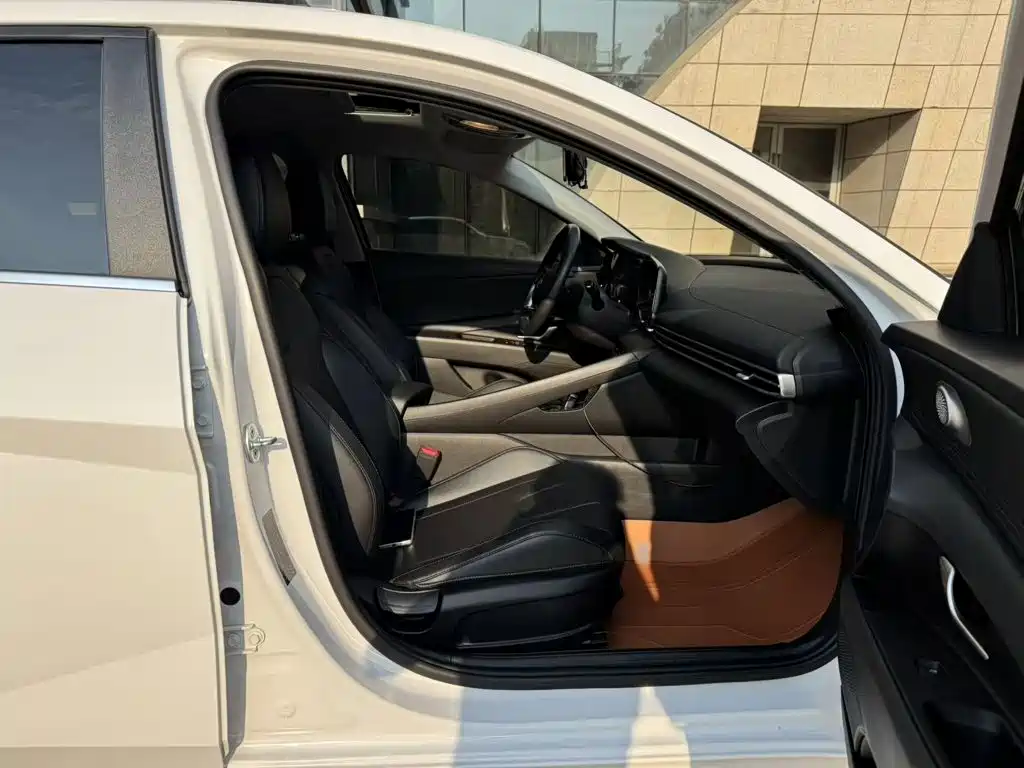 Hyundai Elantra — миниатюра 20