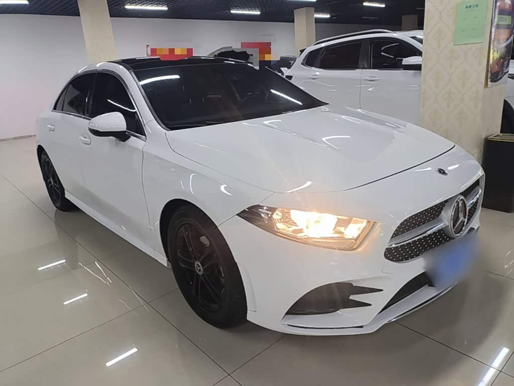 Mercedes-Benz A-Class 1.3 л 2021 г. Белый, пробег 42400 км
