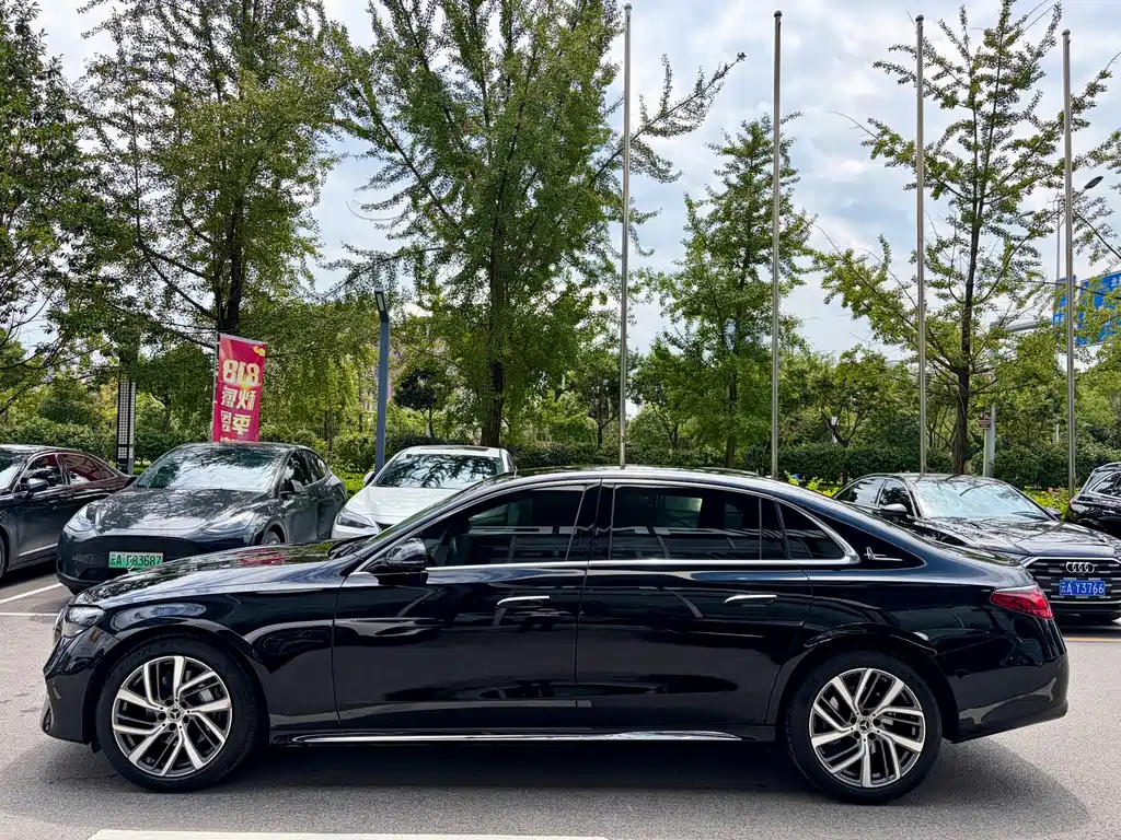 Mercedes-Benz E-Class — миниатюра 9