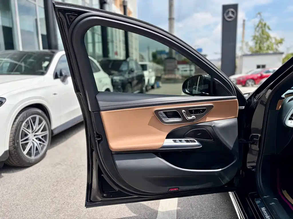 Mercedes-Benz E-Class — миниатюра 11