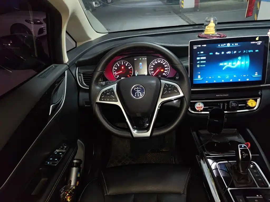 BYD MAX — миниатюра 3