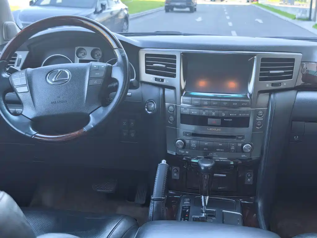 Lexus LX — миниатюра 15