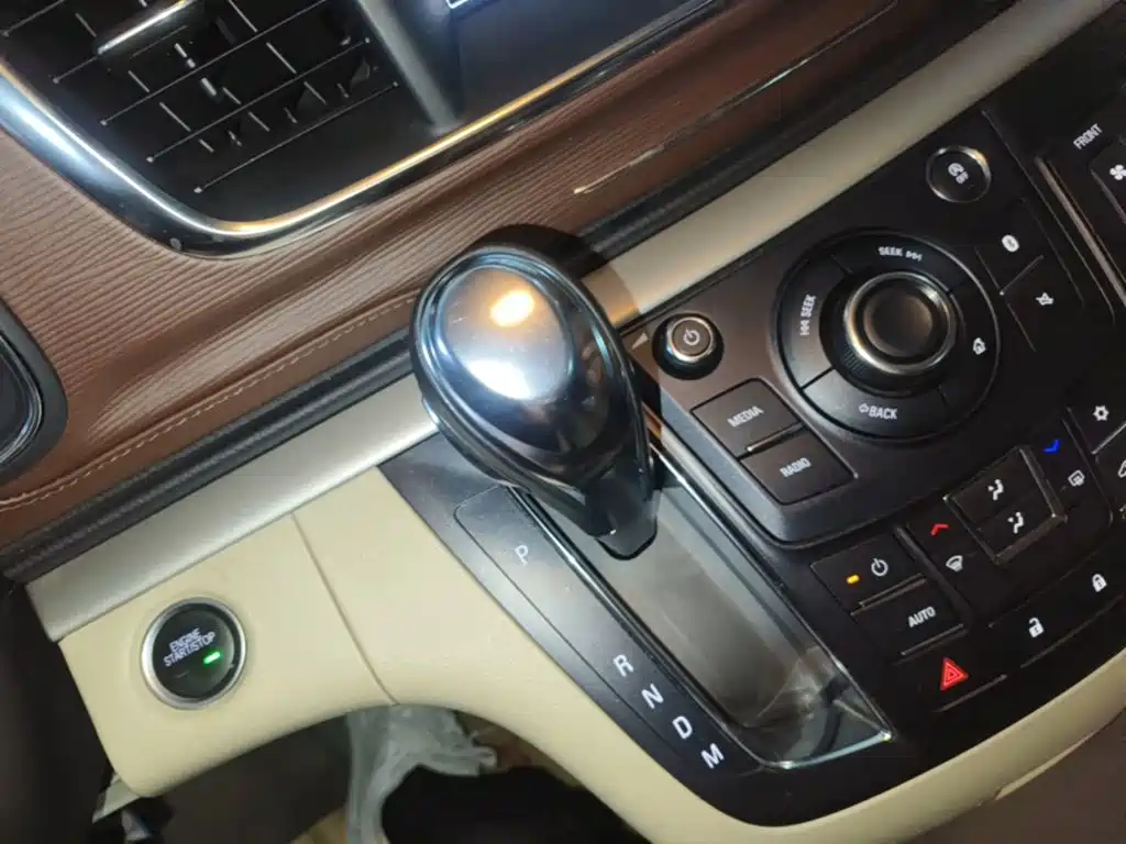 Buick GL8 — миниатюра 14