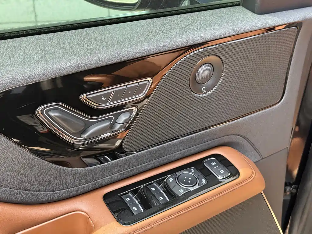 Lincoln Aviator — миниатюра 7