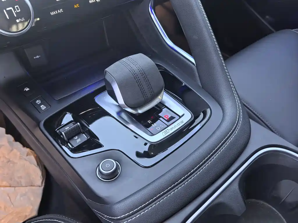 Jaguar E-PACE — миниатюра 13