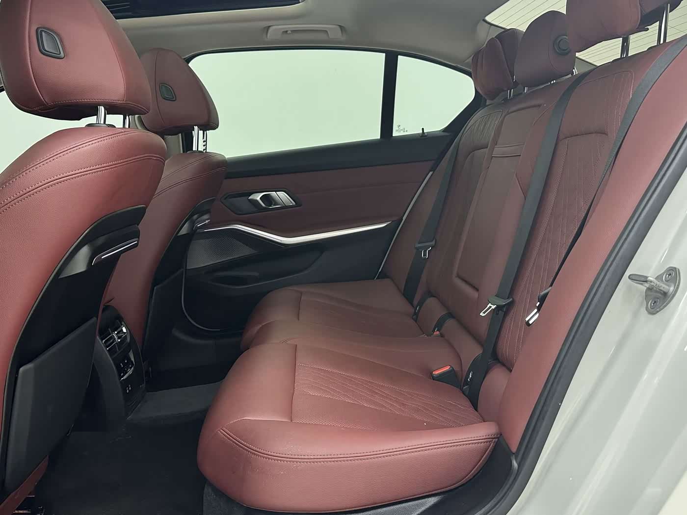 BMW 3 Series 2.0 л 2022 г. Белый, пробег 40000 км