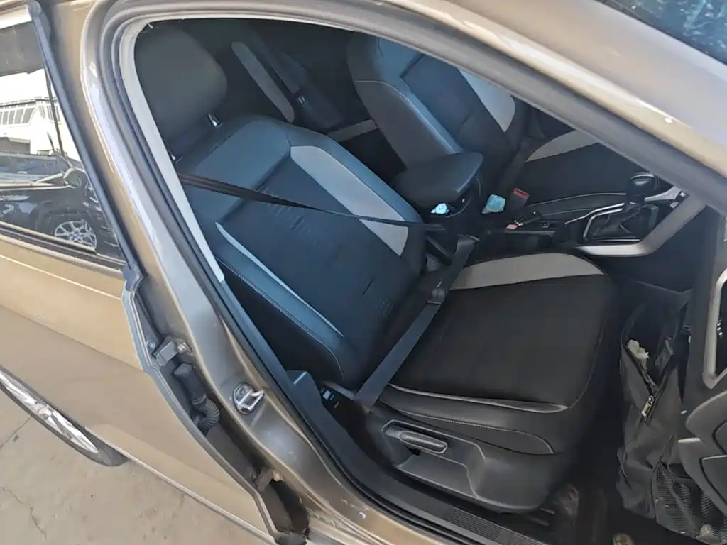 Volkswagen T-Roc — миниатюра 25