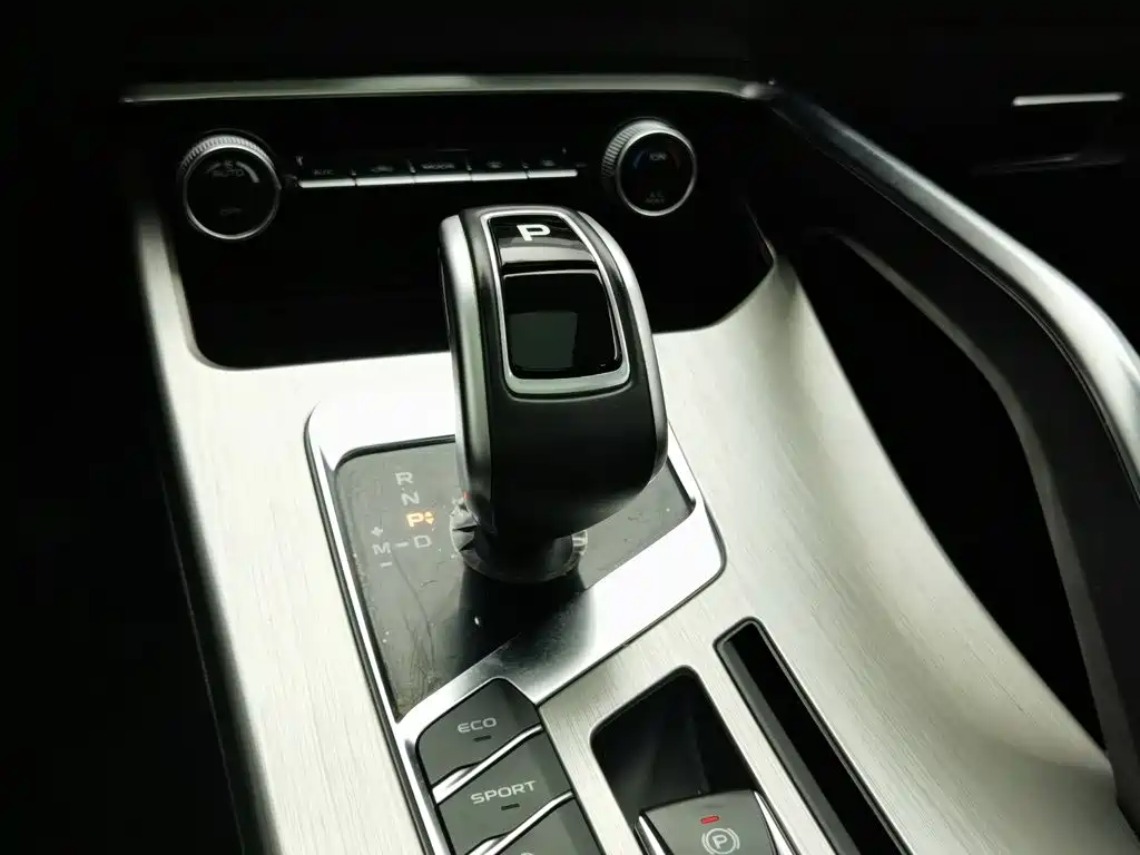 Geely Binyue — миниатюра 13
