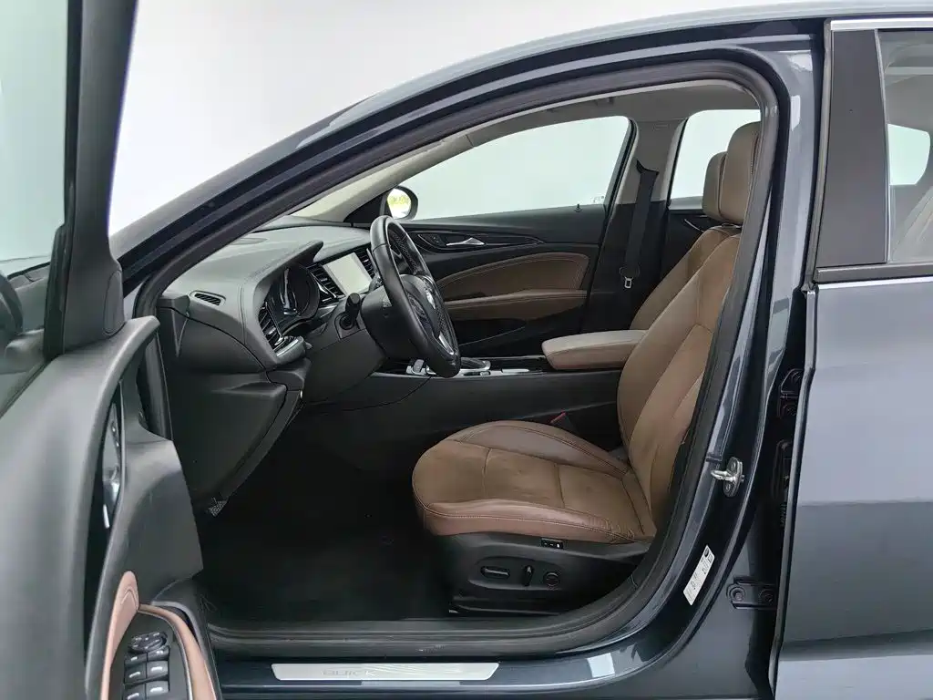 Buick Regal — миниатюра 10