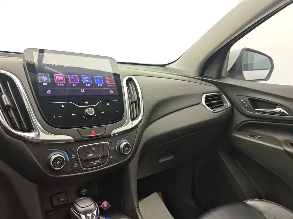 Chevrolet Equinox — миниатюра 24