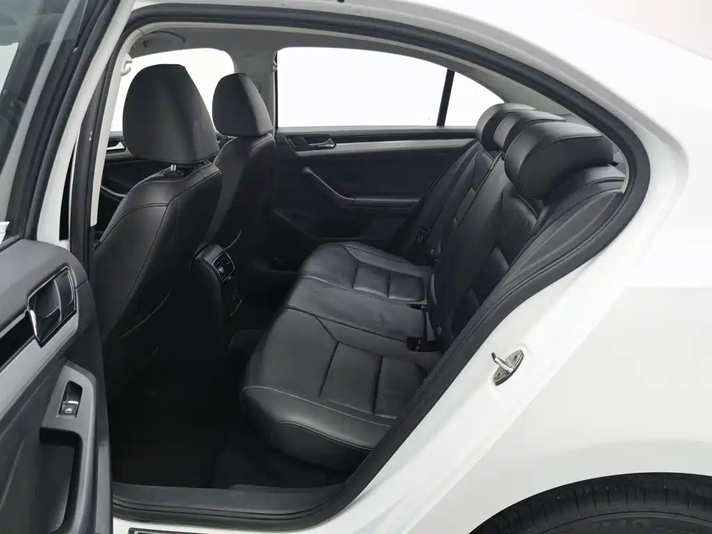 Volkswagen Sagitar — миниатюра 15