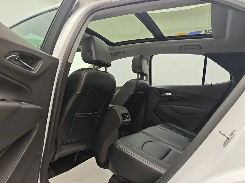 Chevrolet Equinox — миниатюра 18