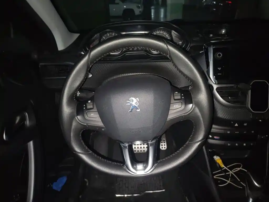 Peugeot 2008 — миниатюра 6