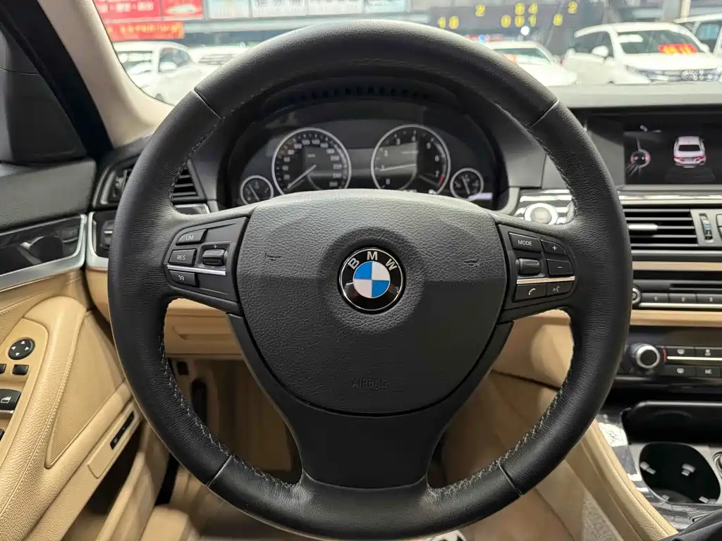 BMW 5 Series — миниатюра 9