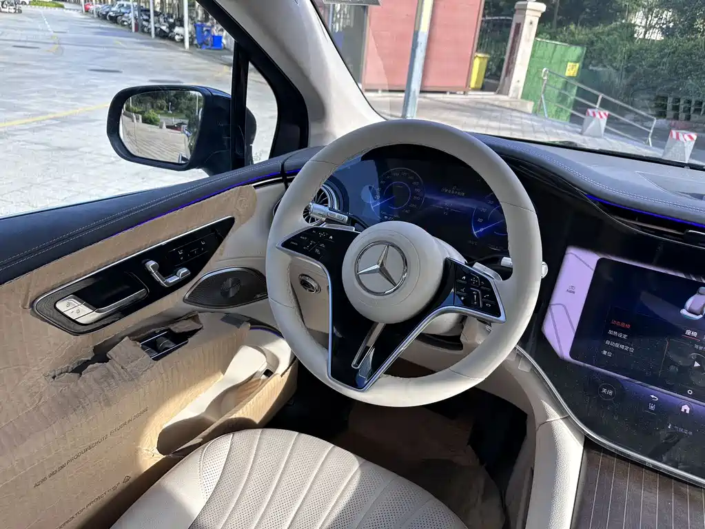 Mercedes-Benz EQS SUV — миниатюра 10