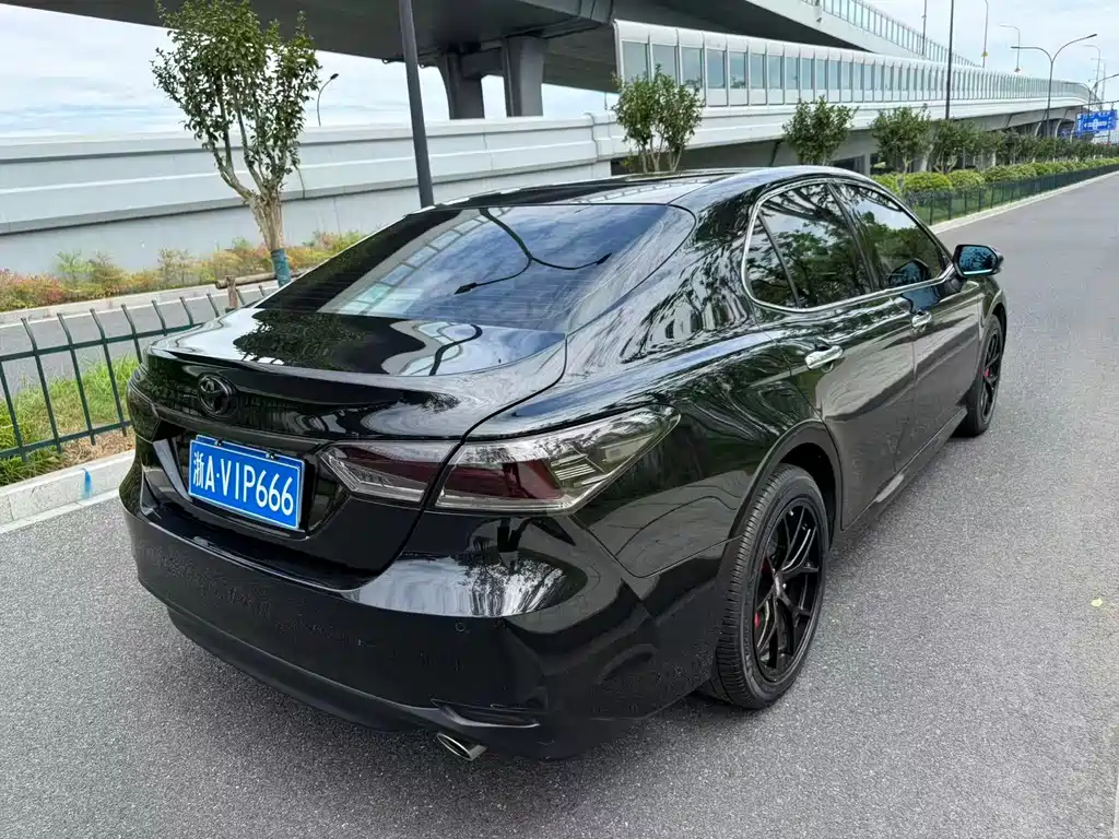Toyota Camry — миниатюра 7